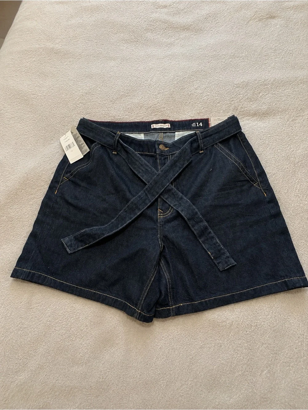 Tommy Hilfiger Rigid Denim Belted Shorts – Size 14 (Women’s)